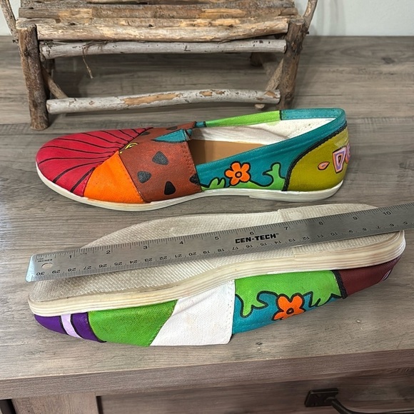 PRE OWNED CUSTOM HANDMADE PAINTED SCOOBY-DOO SLIP ON FLATS SHOES - Picture 15 of 15